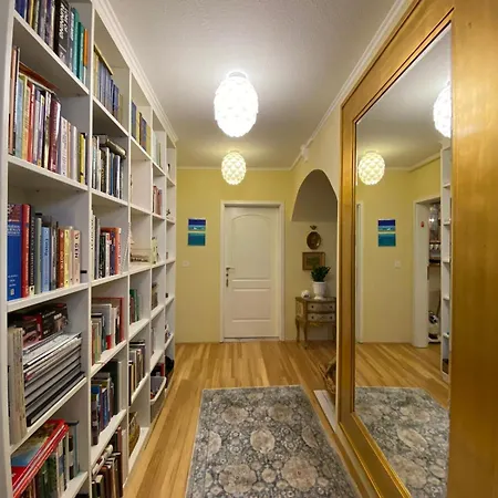 Apartman Unique Apartma In The Center *